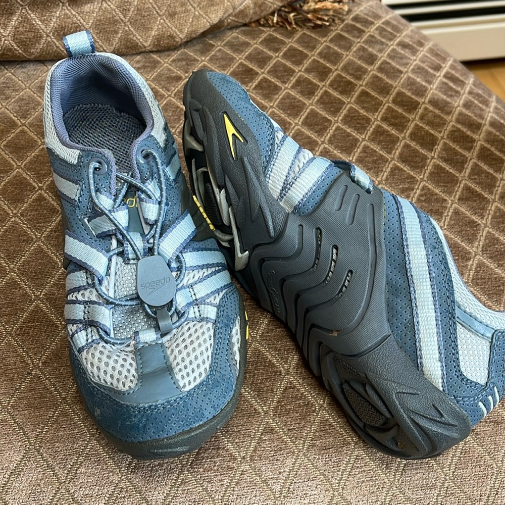 Women’s Speedo size 7 water shoes/sneakers